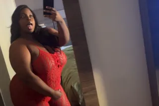 Curvy Freak Hoe 💦🍫 pound me til i squirt 💦 - Image 1