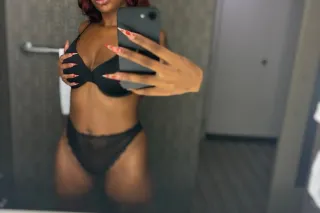 💋 BACK IN TOWN💋 - Image 4